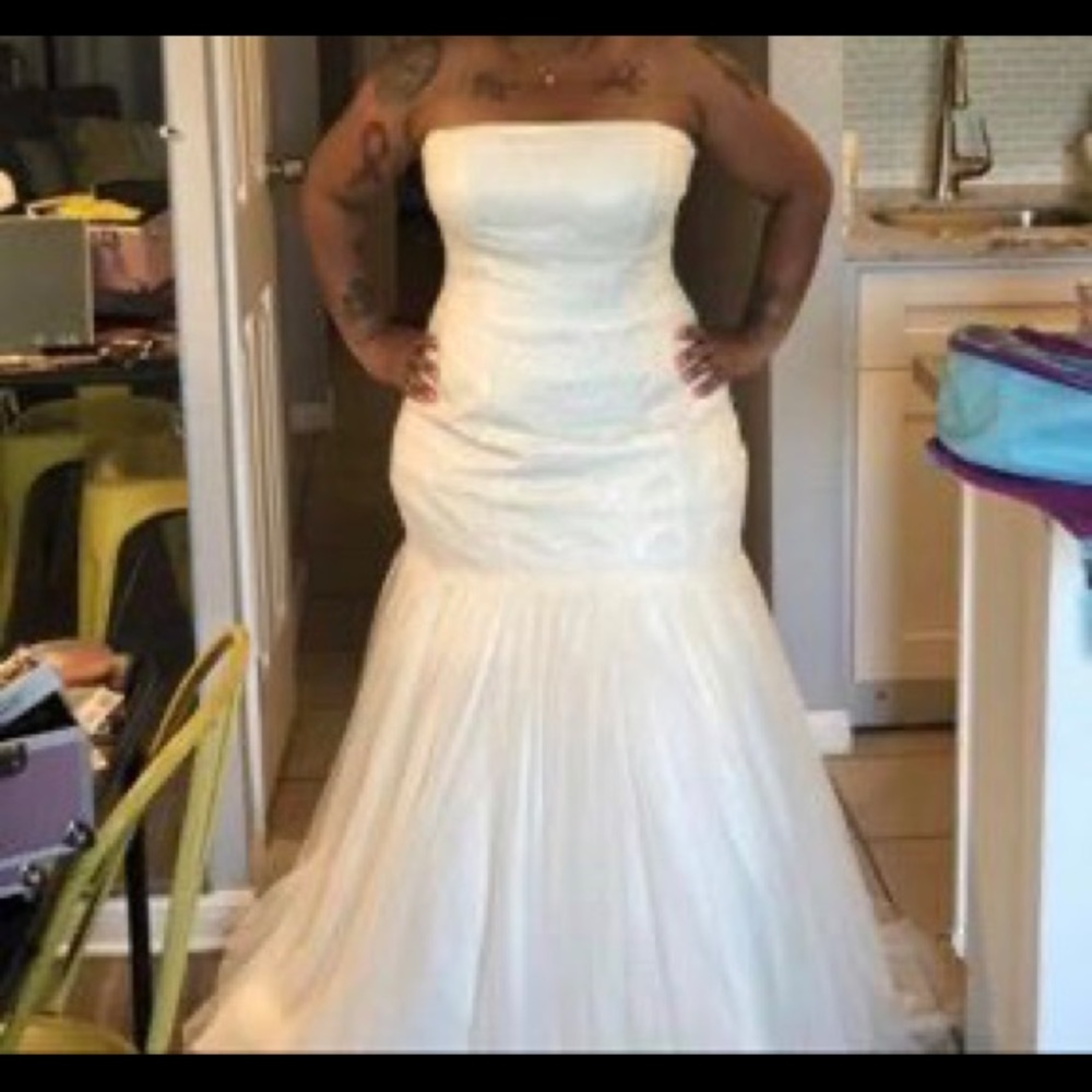 Wedding dress - Picture 2 of 7